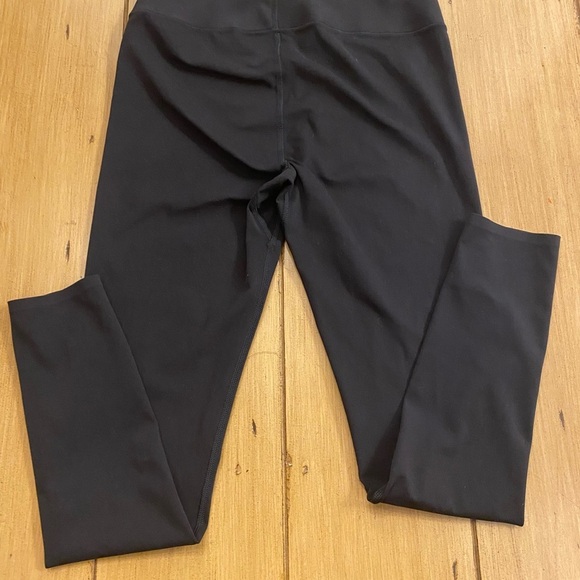 Uniqlo Women’s Black Legging Athletic Wear Exercise Crop medium - Picture 11 of 11